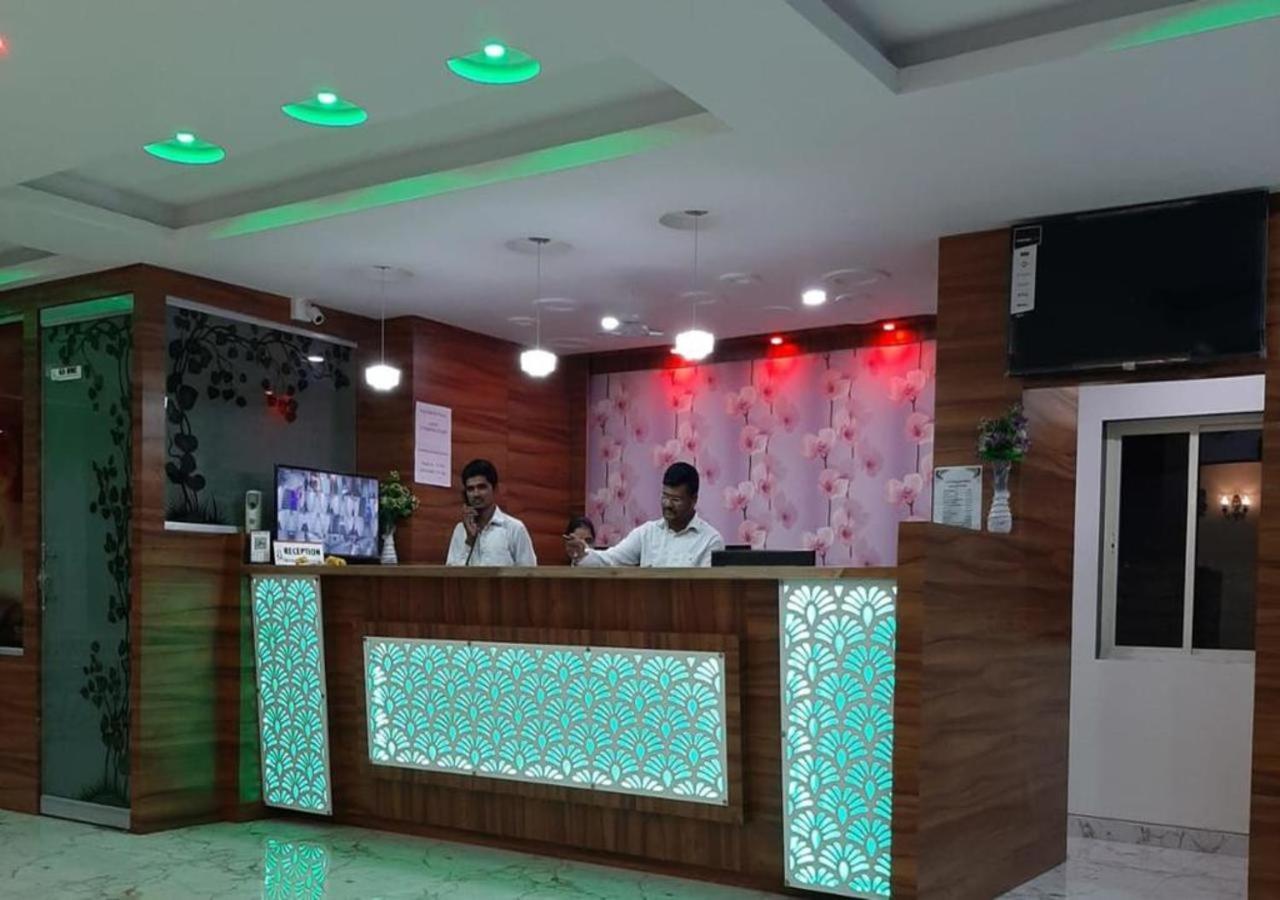 Hotel Sai Sk Palace Shirdi Buitenkant foto